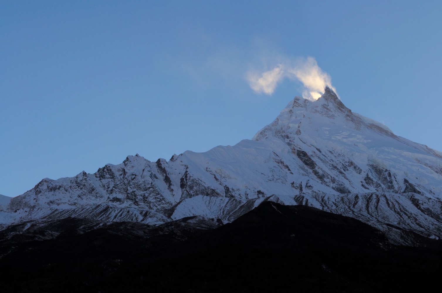 manaslu base camp mountain views